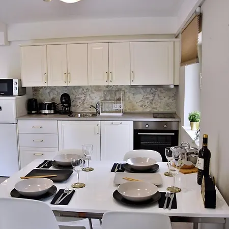 Bed & Breakfast Hello Balcsi Apartmanhaz Tihany