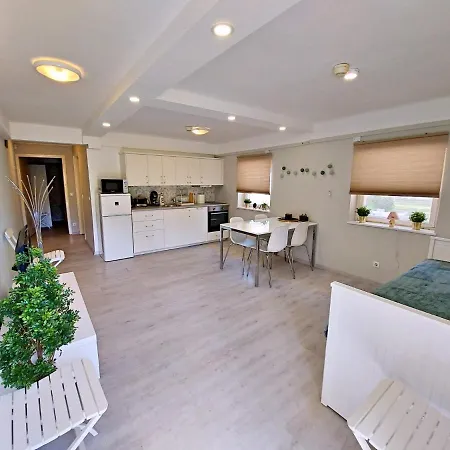 Hello Balcsi Apartmanhaz Bed & Breakfast
