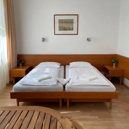 Bed & Breakfast Hello Balcsi Apartmanhaz Tihany