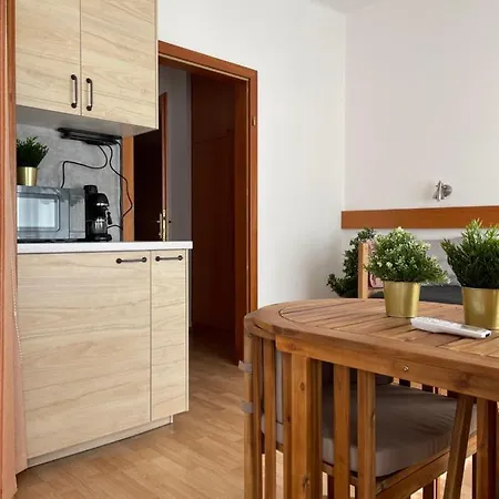 Hello Balcsi Apartmanhaz Bed & Breakfast 2*