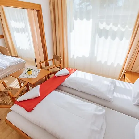 Hello Balcsi Apartmanhaz Bed & Breakfast