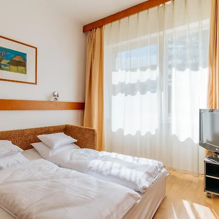 Hello Balcsi Apartmanhaz Bed & Breakfast 2*