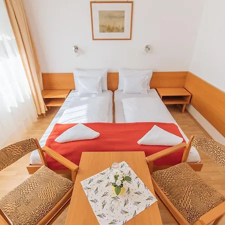 Bed & Breakfast Hello Balcsi Apartmanhaz Tihany