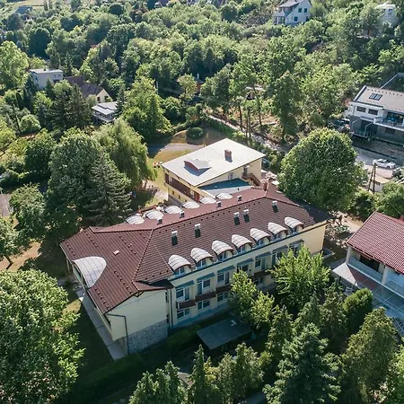 Hello Balcsi Apartmanhaz Bed & Breakfast 2*