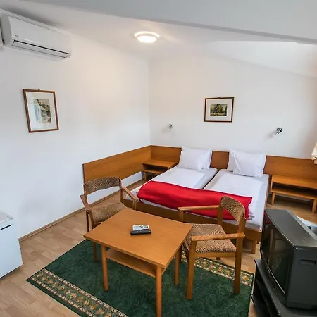 Hello Balcsi Apartmanhaz Bed & Breakfast 2*