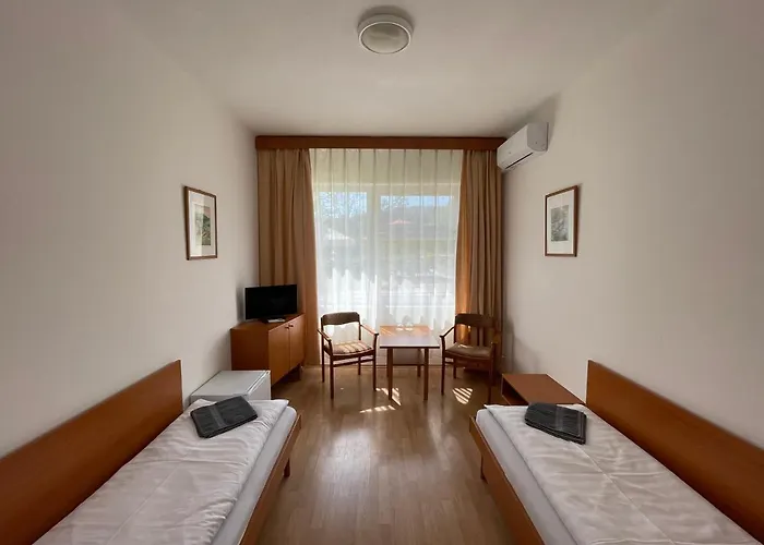 Hello Balcsi Apartmanhaz 住宿加早餐酒店 蒂豪尼