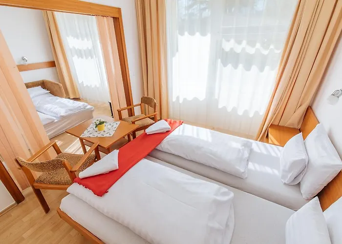 Hello Balcsi Apartmanhaz Bed and Breakfast