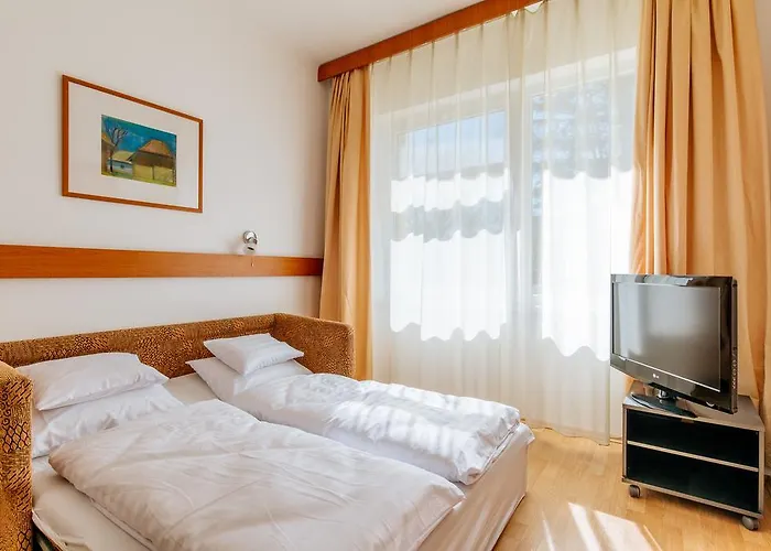 Hello Balcsi Apartmanhaz Bed and Breakfast 3*
