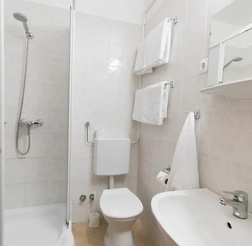 Hello Balcsi Apartmanhaz 住宿加早餐酒店 蒂豪尼