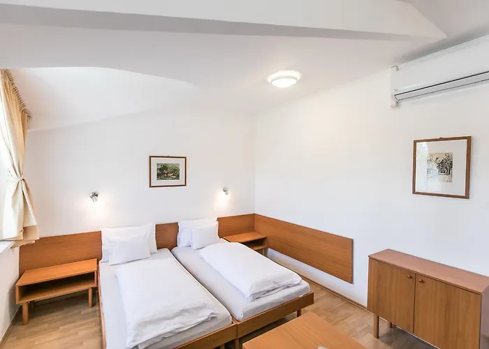 Hello Balcsi Apartmanhaz 住宿加早餐酒店 3*